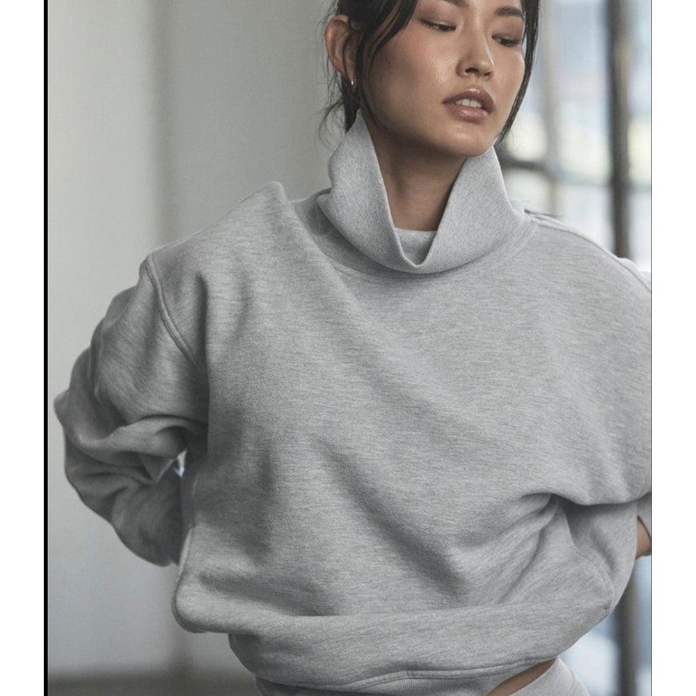 ALO Yoga Cozy Funnel Neck Pullover Sweatshirt Womens SM Grey Heathered Fleece